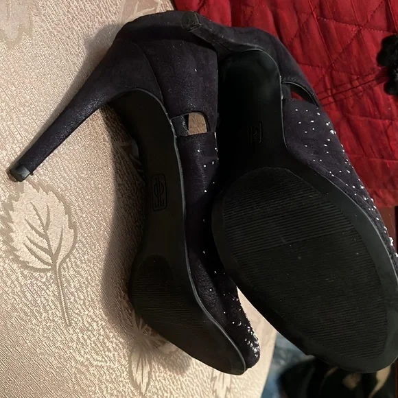 Sparkling and beautiful by Jennifer Lopez. - Picture 8 of 11